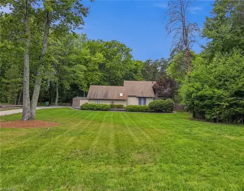 3611 Hunting Ridge Dr, High Point, NC 27265