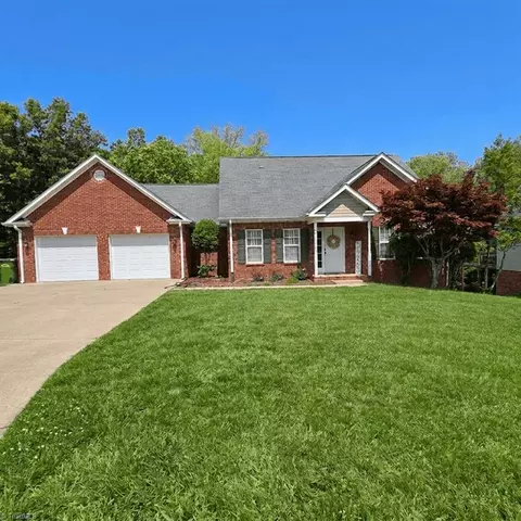 107 N Hills Dr, Mount Airy, NC 27030