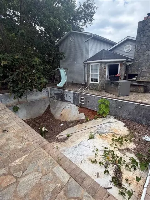 1004 Roach St, Mayodan, NC 27027 photo 5