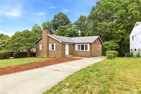 1512 Hooks St, Greensboro, NC 27401