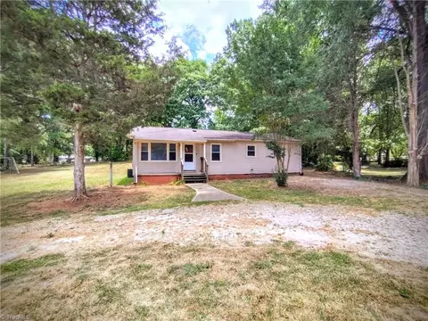 826 Graylyn Dr, High Point, NC 27263