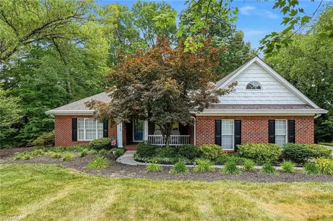 3625 Glennmoor Dr, Pfafftown, NC 27040