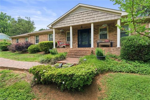 3630 Grandview Club Rd, Pfafftown, NC 27040