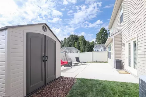 Exterior - 2689 Lamplight Cir, High Point, NC 27265 photo 5 of 6