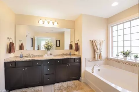 Bath - 2689 Lamplight Cir, High Point, NC 27265 photo 1 of 2
