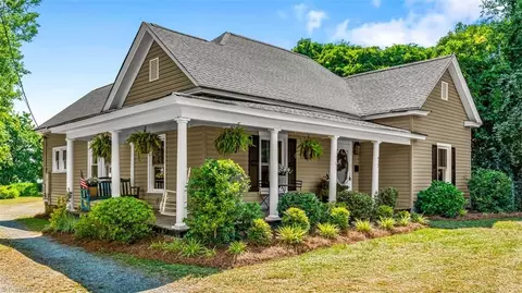 413 Mountain St, Kernersville, NC 27284