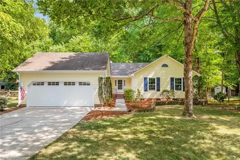 2021 Warwickshire Dr, Greensboro, NC 27455