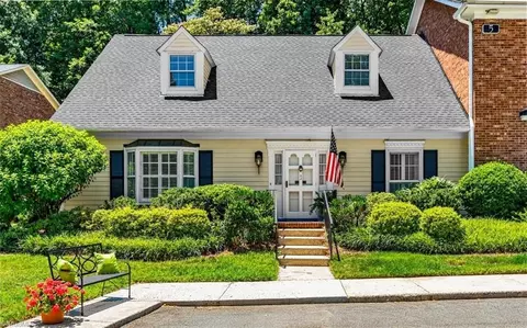 5 Fountain Manor Dr #A, Greensboro, NC 27405