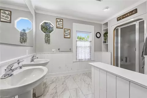 Bath - 511 Boone Rd, Eden, NC 27288 photo 2 of 4
