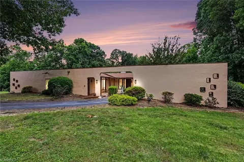 5427 Tallwood Estates Dr, Thomasville, NC 27360
