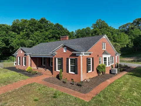 1006 F St, North Wilkesboro, NC 28659
