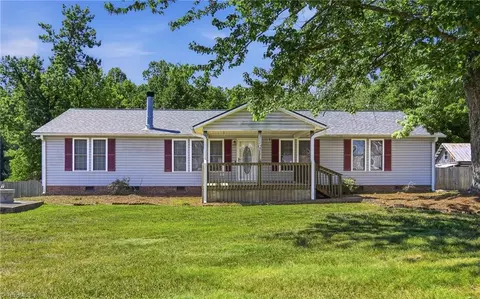 1551 Pecan Ln, Kernersville, NC 27284