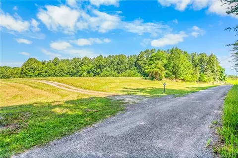 157 Buttercup Ln, Ararat, NC 27007
