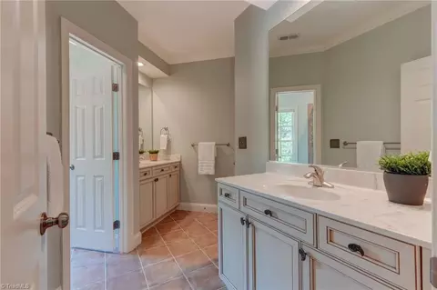 Bath - 4501 Kendale Rd, High Point, NC 27265 photo 4 of 9