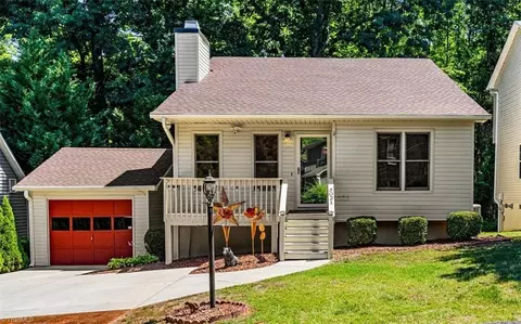 5021 Mereworth Ct, Winston Salem, NC 27104
