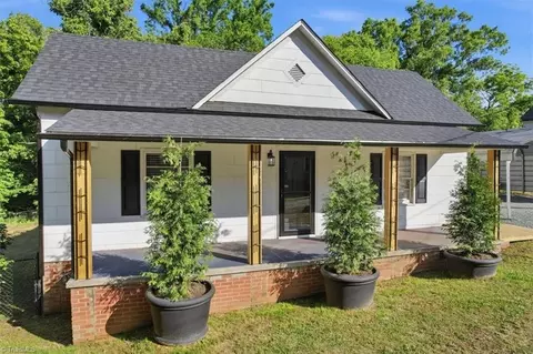 1253 Carolina St, Graham, NC 27253