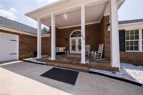7060 Orchard Path Dr, Clemmons, NC 27012