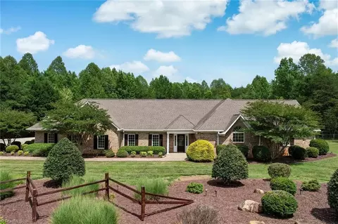 8106 Breezy Hill Dr, Browns Summit, NC 27214