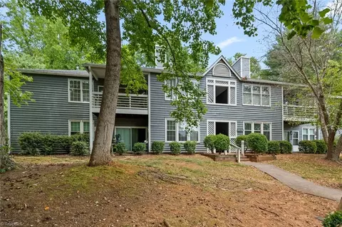 310 Meadows Cir, Winston Salem, NC 27104