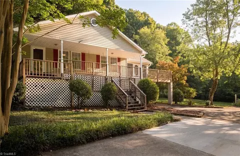 135 Brookhaven Ln, Advance, NC 27006