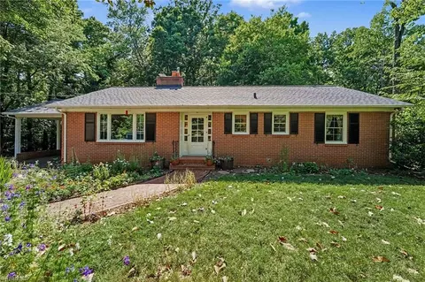 3901 Woodview Dr, Winston Salem, NC 27106