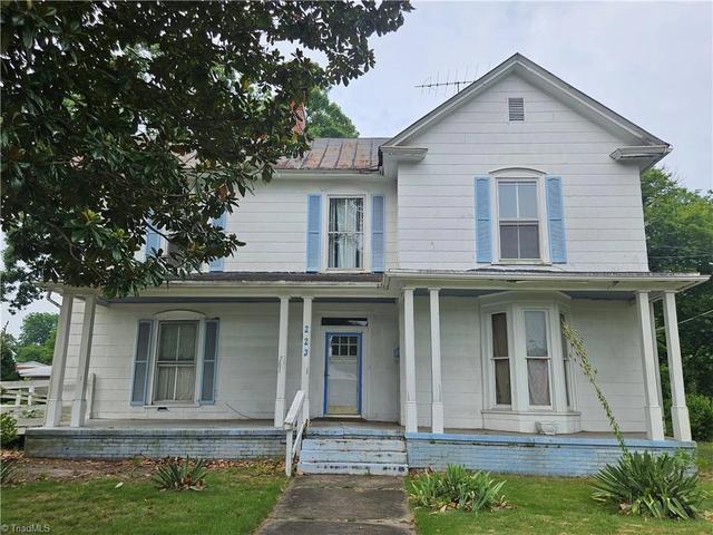 223 Lawsonville Ave, Reidsville, NC 27320
