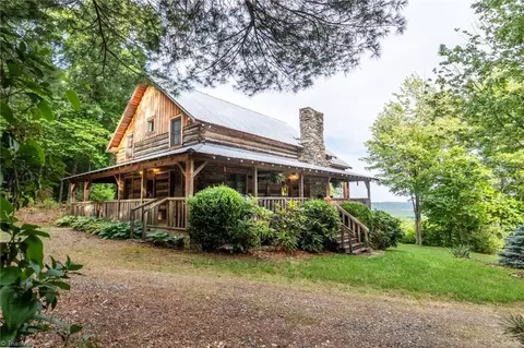 1639 Mountain Vista Dr, Mcgrady, NC 28649