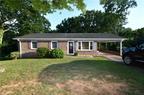 219 Atkins Ln, Mount Airy, NC 27030