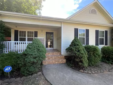 3313 Ridgeback Dr, Winston Salem, NC 27107