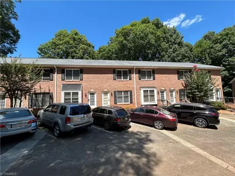 1439 King Charles Dr, Clemmons, NC 27012