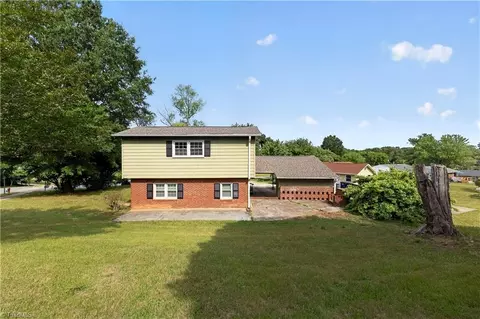 2601 Rosemary Dr, Winston Salem, NC 27105