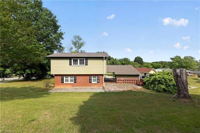 2601 Rosemary Dr, Winston Salem, NC 27105