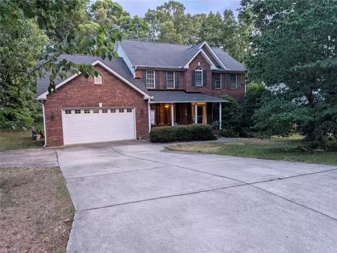 1702 Lakeland Pt, High Point, NC 27265