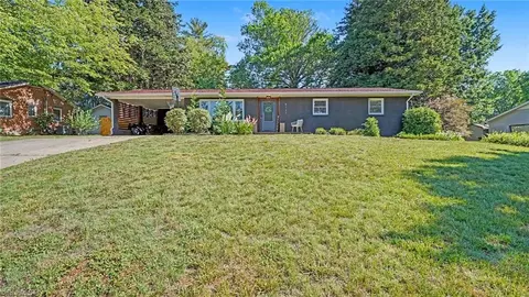 4131 Gracemont Dr, Winston Salem, NC 27106