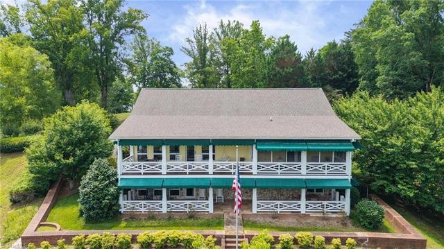 331 Valleyview Dr, Mount Airy, NC 27030