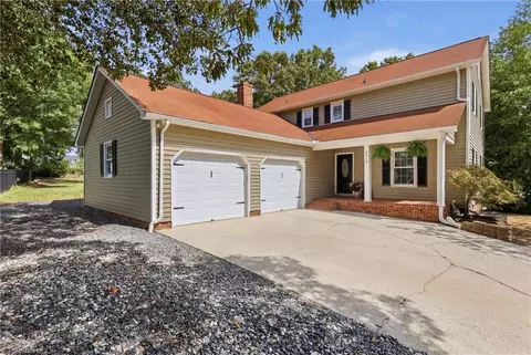 4518 Oak Hollow Dr, High Point, NC 27265
