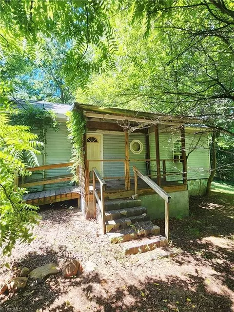 6615 Flint Hill Rd, Sophia, NC 27350