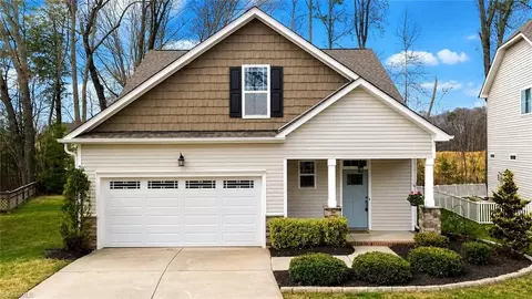 1208 Yellow Wood Dr, Mebane, NC 27302