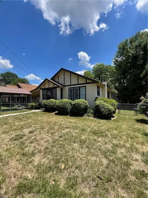 Exterior - 3 Second Ave, Thomasville, NC 27360 photo 3 of 5