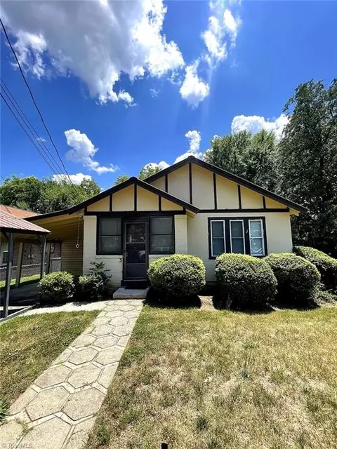 3 Second Ave, Thomasville, NC 27360