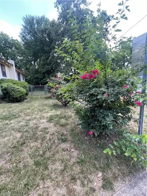 Exterior - 3 Second Ave, Thomasville, NC 27360 photo 4 of 5