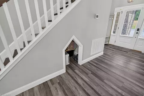Entry Way - 1097 Dodson Mill Rd, Pilot Mountain, NC 27041 photo 9 of 12