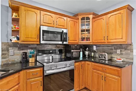 836 Bear Trl, Cana, VA 24317 photo 11