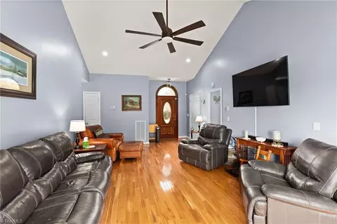 836 Bear Trl, Cana, VA 24317 photo 7