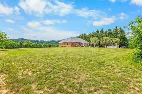 836 Bear Trl, Cana, VA 24317 photo 35