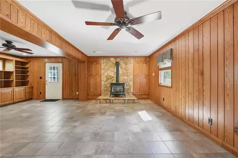 Living - 118 Hillside Ct, King, NC 27021 photo 3 of 6