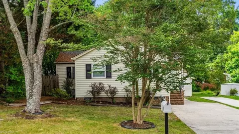 609 Hedrick Ave, High Point, NC 27262 photo 4