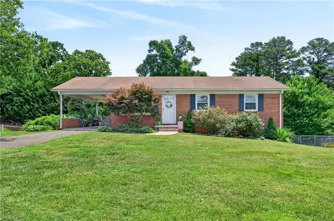 241 Janice Dr, Mount Airy, NC 27030