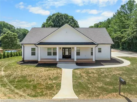 465 Bremen Garden Dr, Lexington, NC 27295