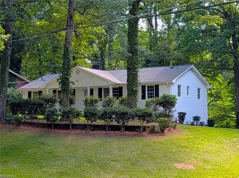 2696 Belwick Dr, Winston Salem, NC 27106